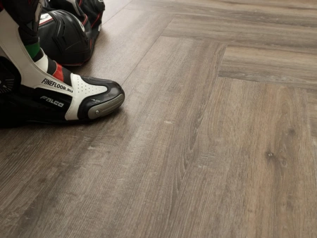Виниловый ламинат Fine Floor Gear Дуб Сарта FF-1813
