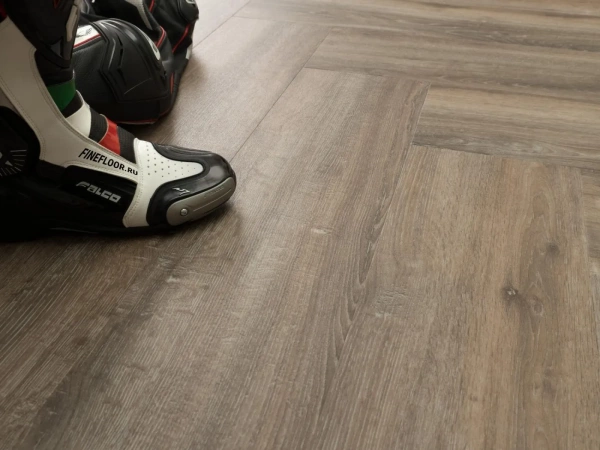 Виниловый ламинат Fine Floor Gear Дуб Сарта FF-1813