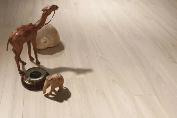 Массивная доска Coswik Классическая, Ясень 1203-1236 Ясень Лунный свет (массив)