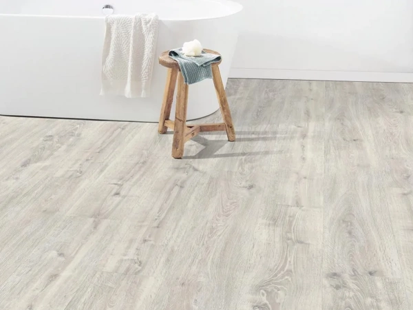 Ламинат Egger Design GreenTec Large 7,5-33 Дуб Уолтем белый EPD028