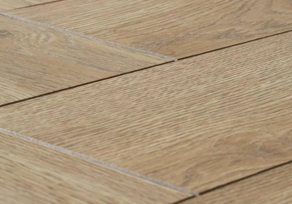 Ламинат AlsaFloor Herringbone (Baton Rompu) Дуб Пралин 535