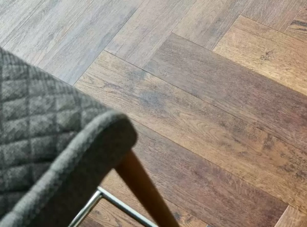 Виниловый ламинат Vinilam Parquet Herringbone Парижский Паркет IS11155