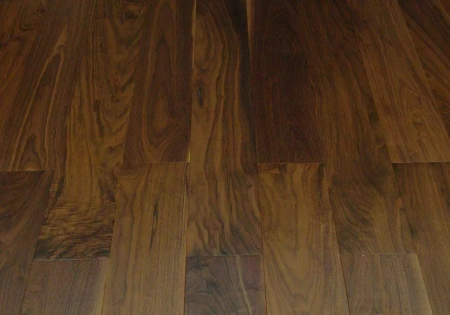 Паркетная доска Wood Bee Classic Орех Американский/ American Walnut gloss 10%