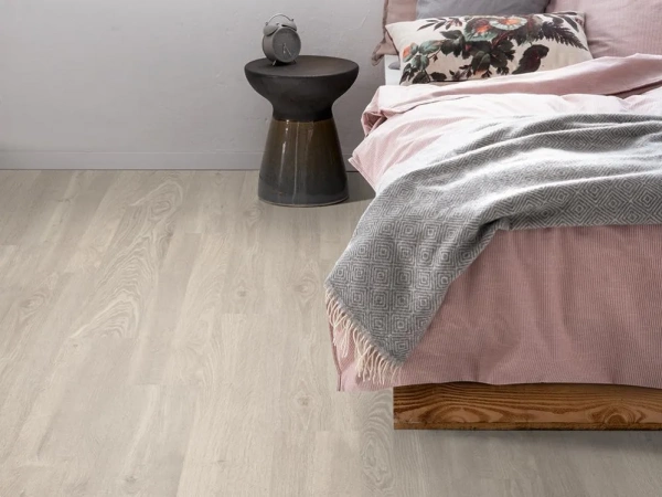 Ламинат Egger PRO 2021+ Classic 8-33 Дуб Кортон белый EPL051