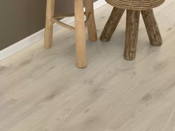 Ламинат Egger Design GreenTec Classic 7,5-33 Дуб Алмингтон бежевый EPD040