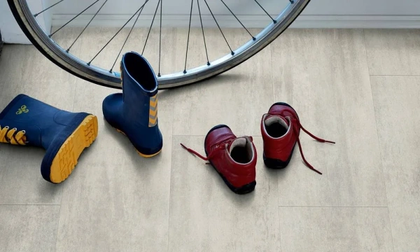 Виниловый ламинат Pergo Optimum Click Tile Травертин светло-серый V3120-40047